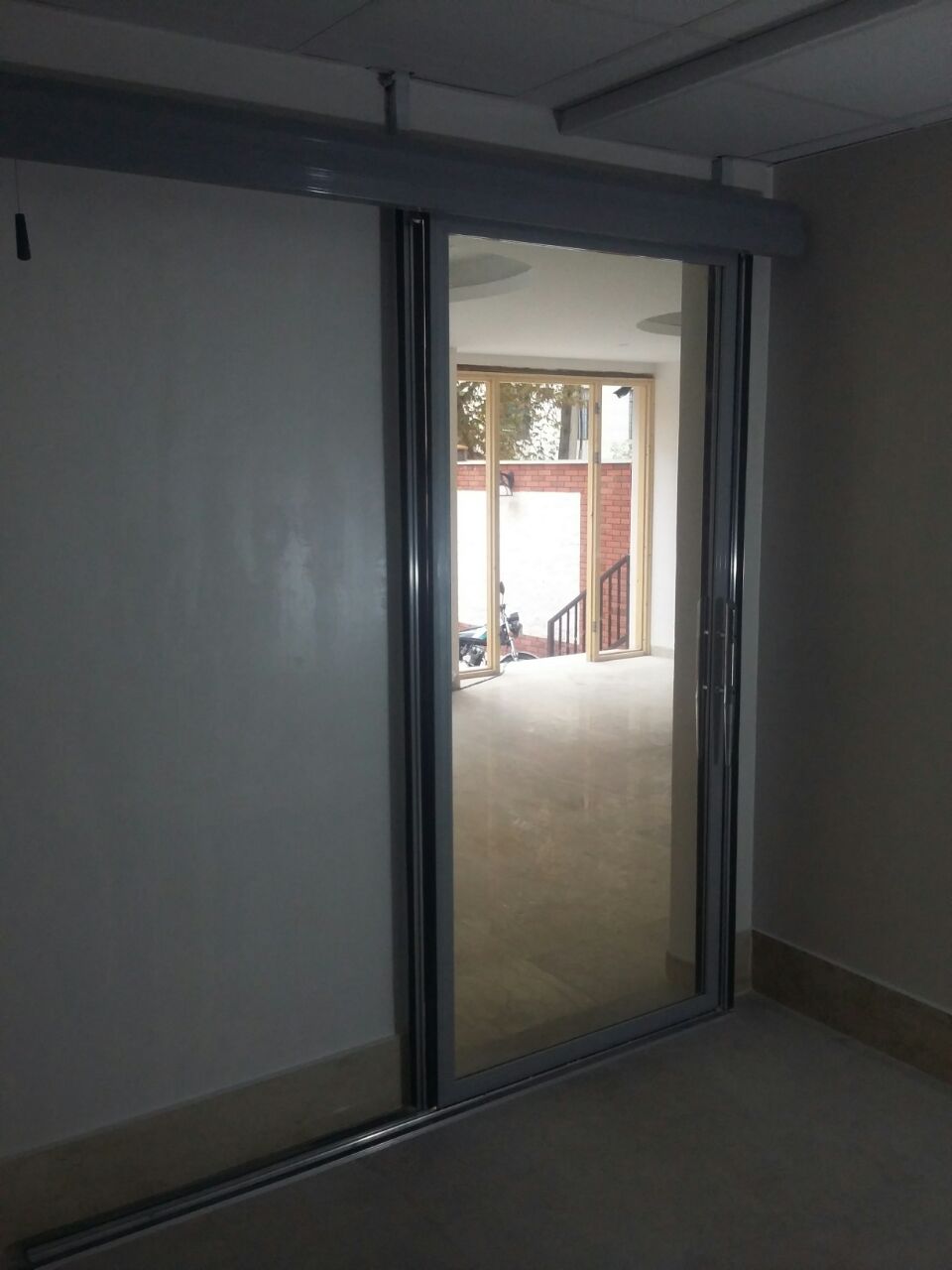 درب نیمه اتوماتیک